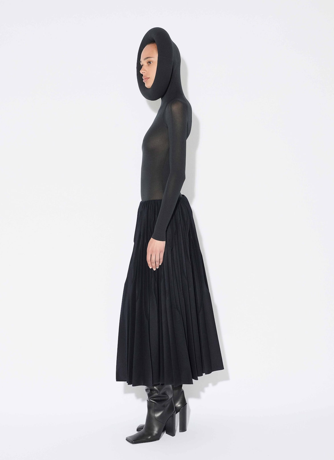 SCULPTURAL HOOD BODYSUIT IN SECOND-SKIN KNIT ALAÏA BLACK SCULPTURAL HOOD BODYSUIT IN SECOND-SKIN KNIT